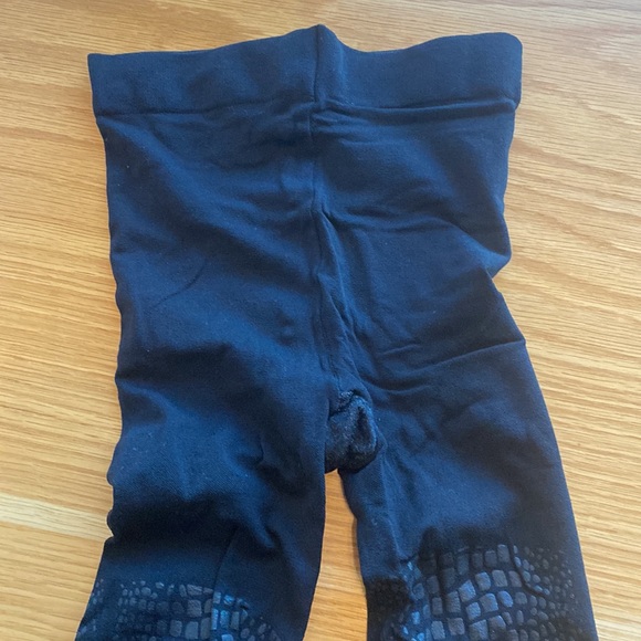 REPTILE PRINT BLACK ON BLACK TIGHTS - Picture 3 of 6